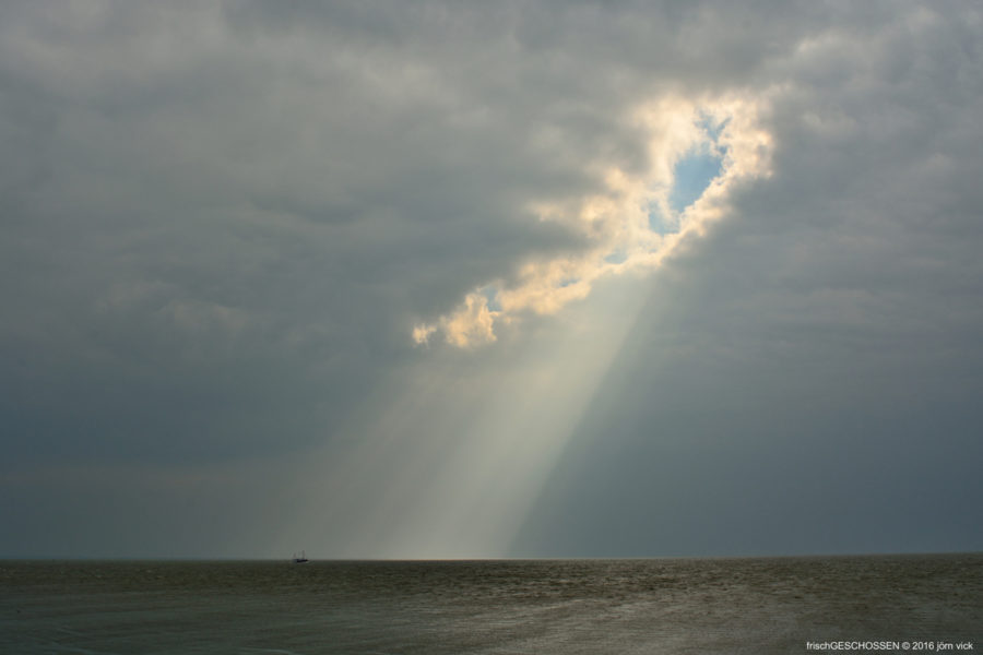 frischGESCHOSSEN: Nordsee bei Büsum - 06.04.2016 © jörn vick